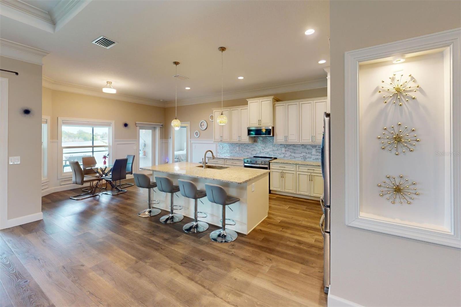 729 CRESTVIEW CIR NW, PORT CHARLOTTE, FL, 33948