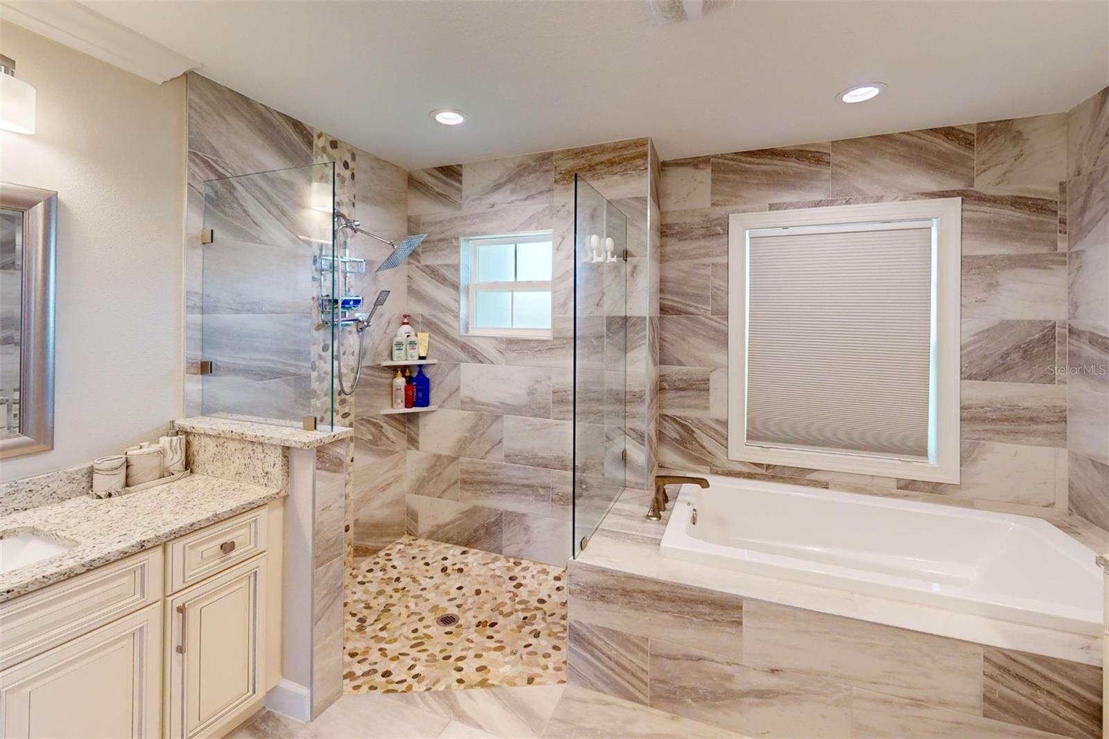 729 CRESTVIEW CIR NW, PORT CHARLOTTE, FL, 33948