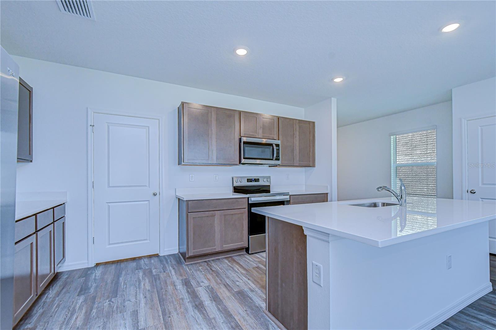 32463 WEATHERED OAK DR, WESLEY CHAPEL, FL, 33543