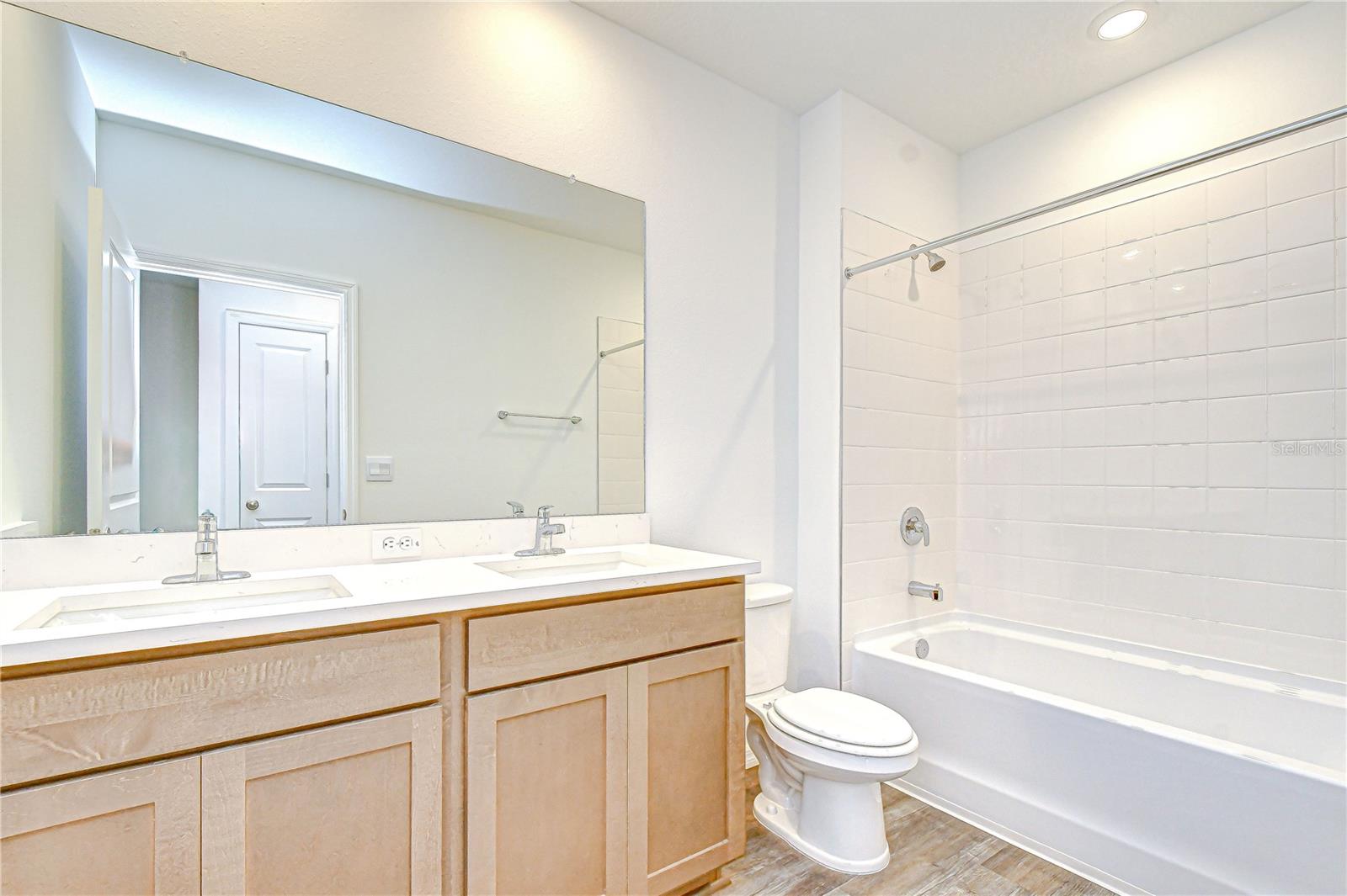 32463 WEATHERED OAK DR, WESLEY CHAPEL, FL, 33543