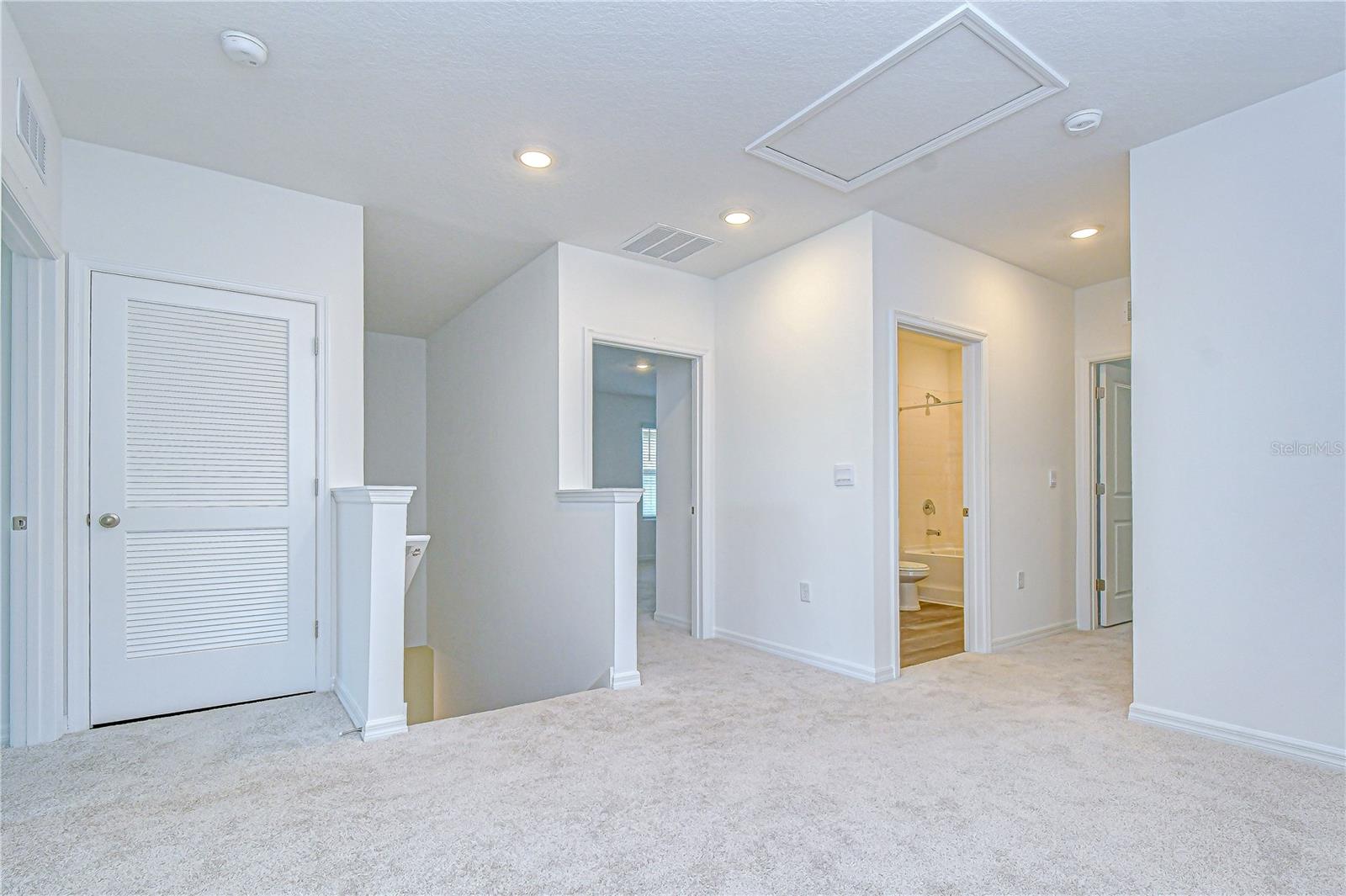 32463 WEATHERED OAK DR, WESLEY CHAPEL, FL, 33543