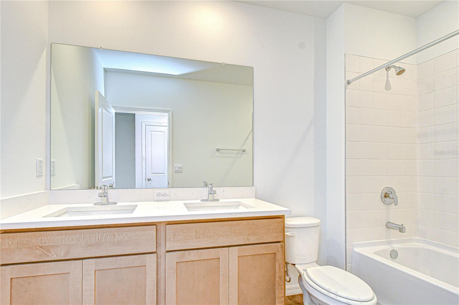 32463 WEATHERED OAK DR, WESLEY CHAPEL, FL, 33543