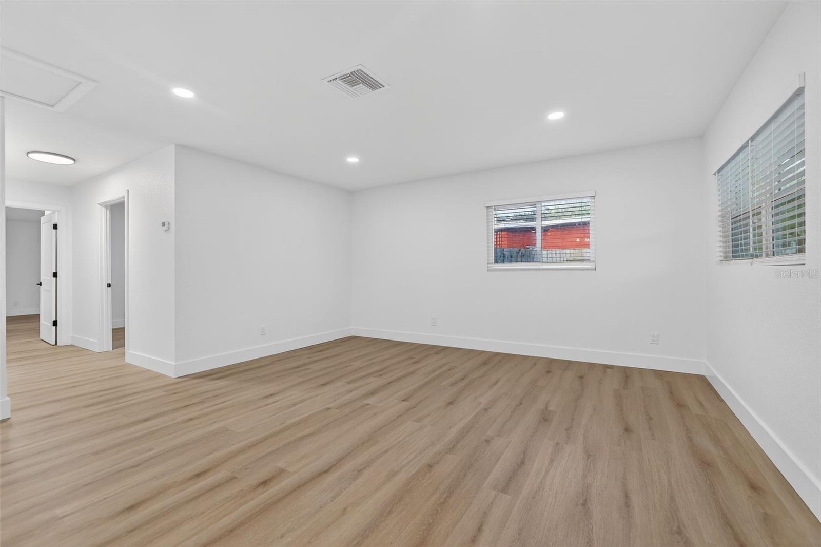 5518 PINE CIR NE, ST PETERSBURG, FL, 33703