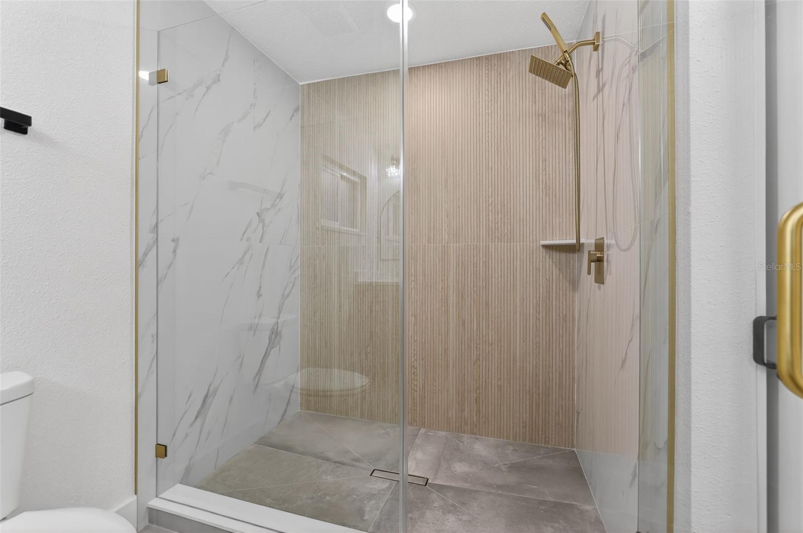 5518 PINE CIR NE, ST PETERSBURG, FL, 33703