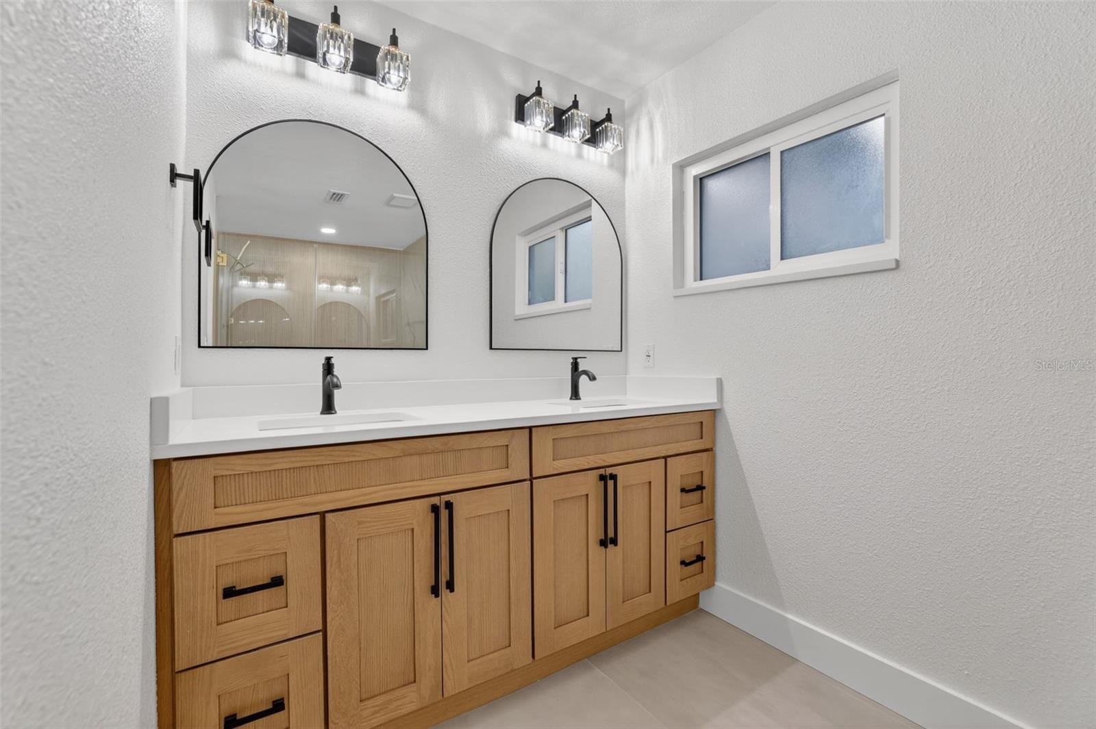 5518 PINE CIR NE, ST PETERSBURG, FL, 33703