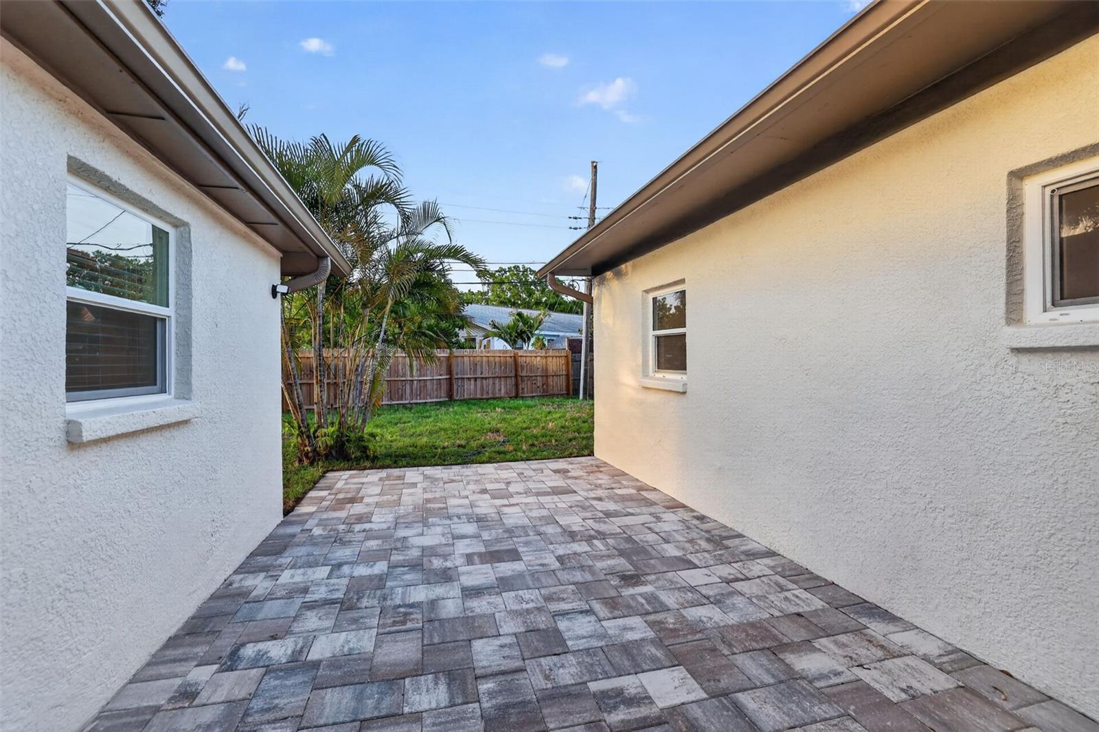 5518 PINE CIR NE, ST PETERSBURG, FL, 33703