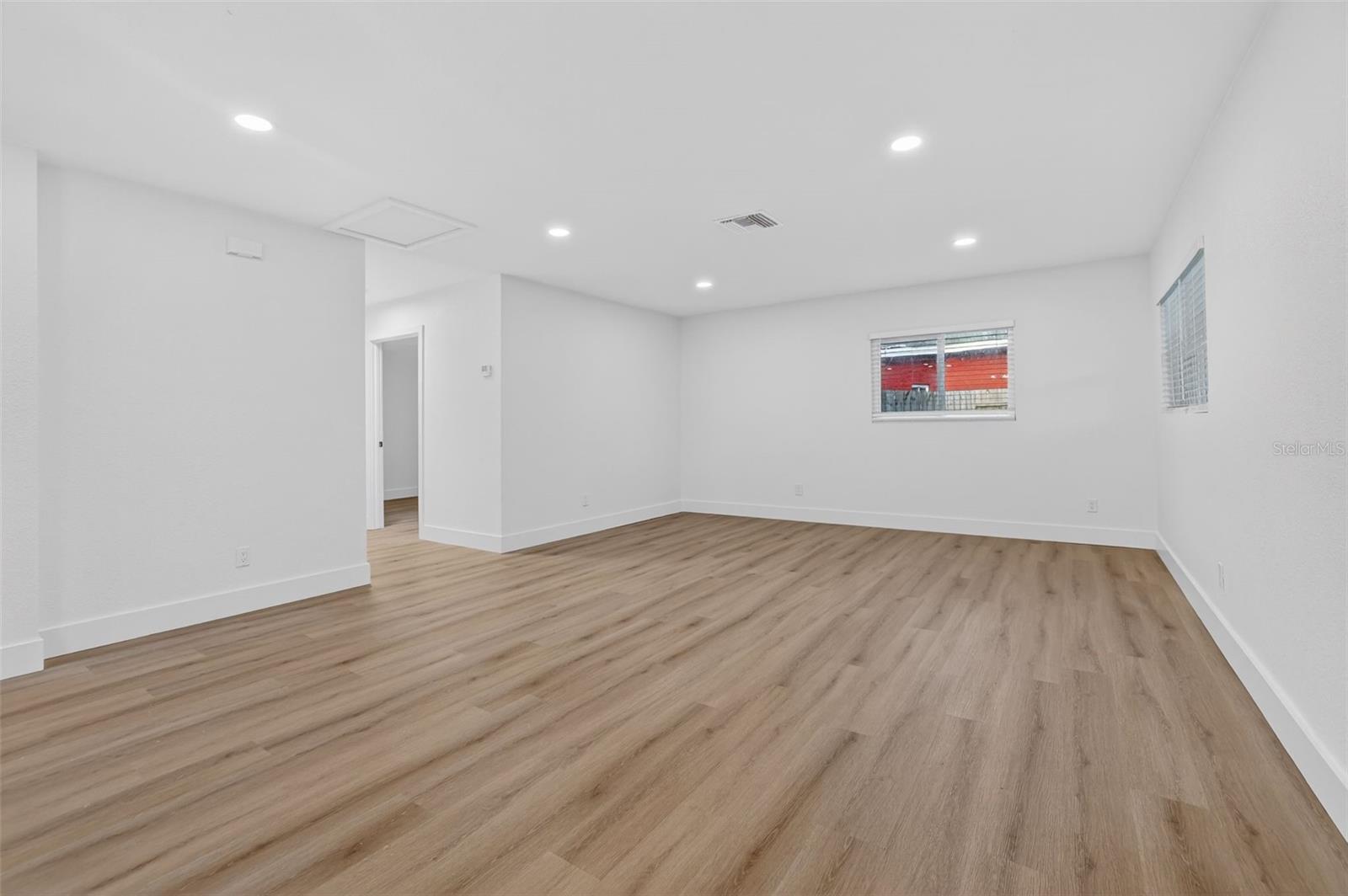 5518 PINE CIR NE, ST PETERSBURG, FL, 33703