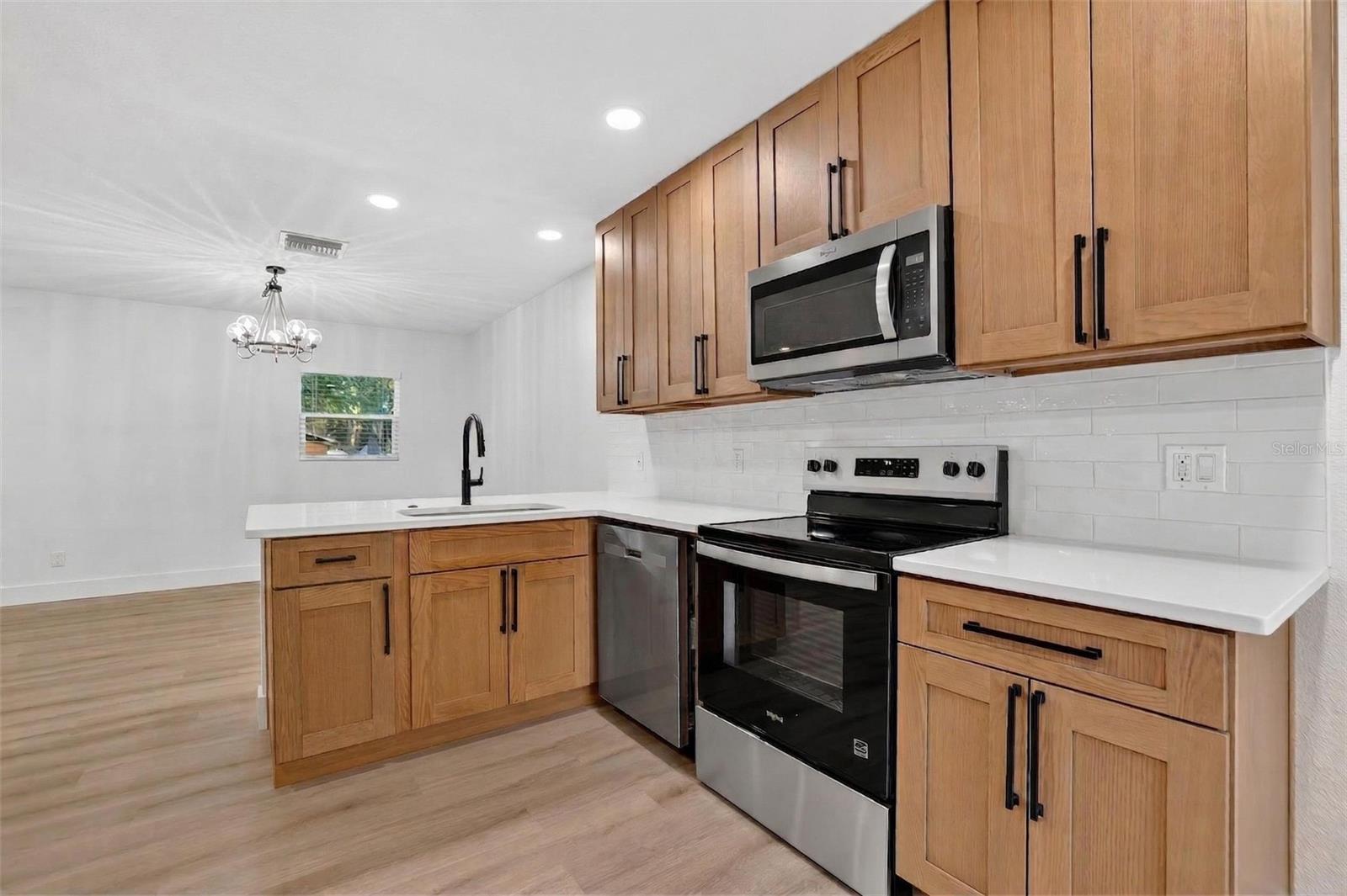 5518 PINE CIR NE, ST PETERSBURG, FL, 33703