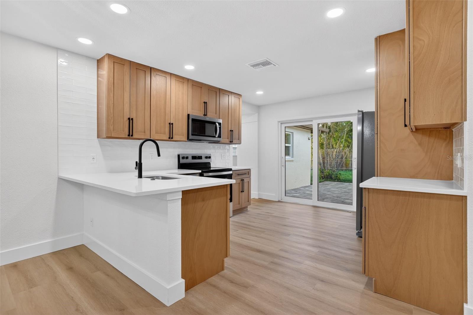 5518 PINE CIR NE, ST PETERSBURG, FL, 33703