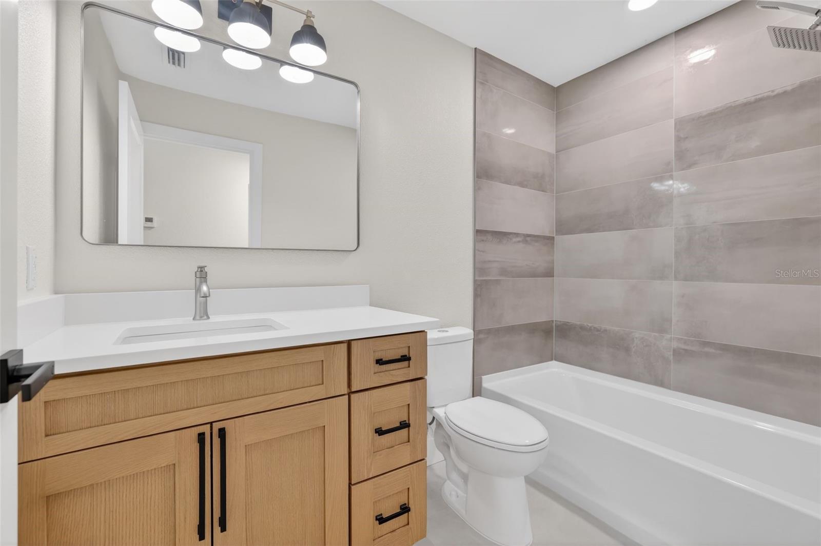 5518 PINE CIR NE, ST PETERSBURG, FL, 33703