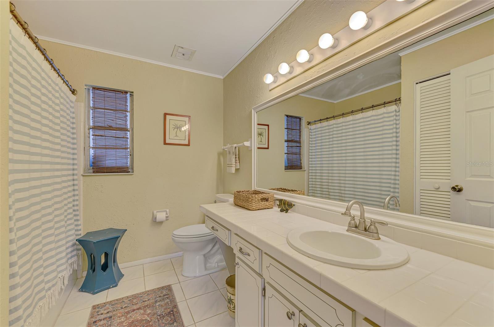 1290 LAKESIDE DR, VENICE, FL, 34293