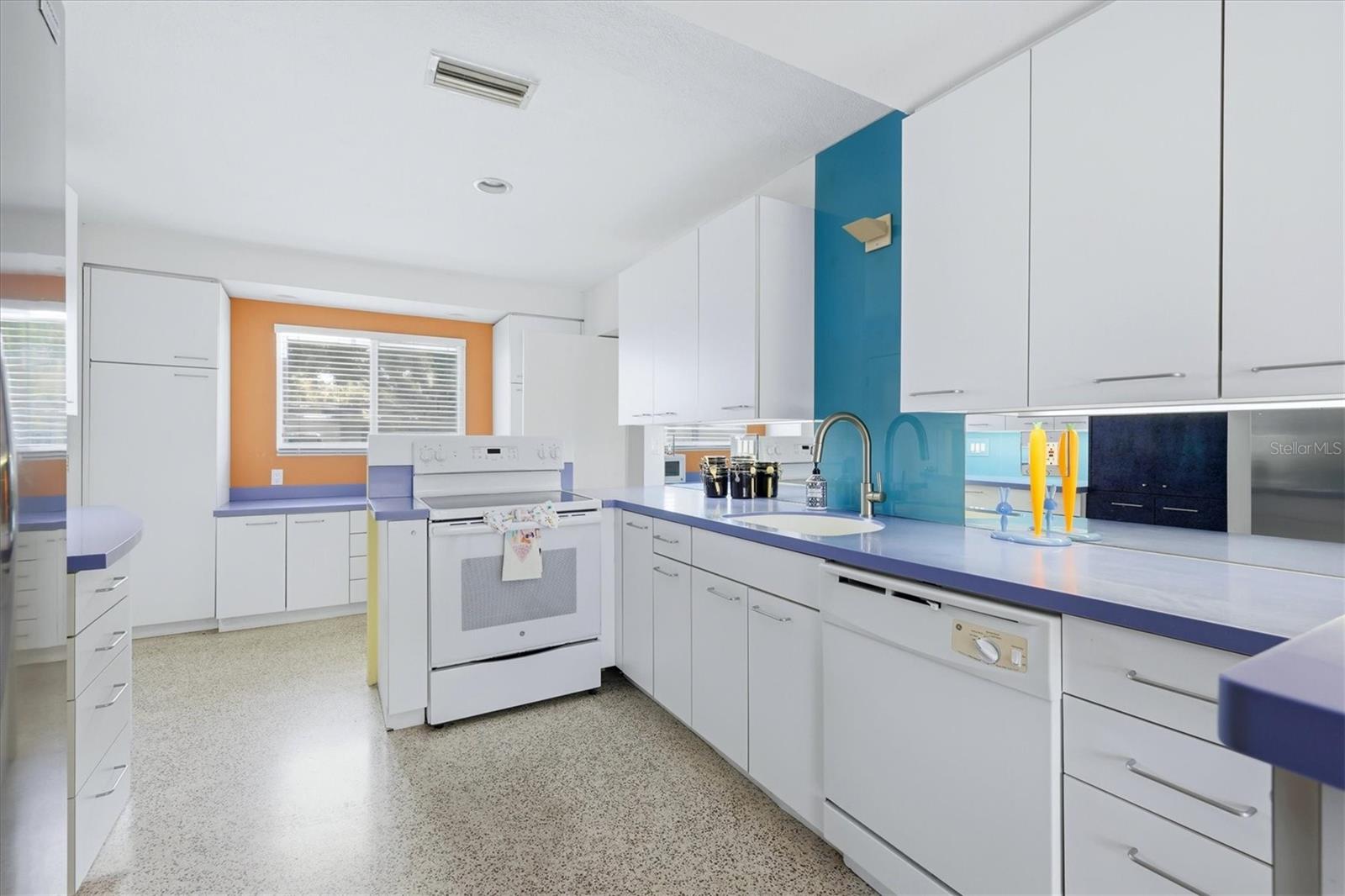 2940 BOUGAINVILLEA ST, SARASOTA, FL, 34239