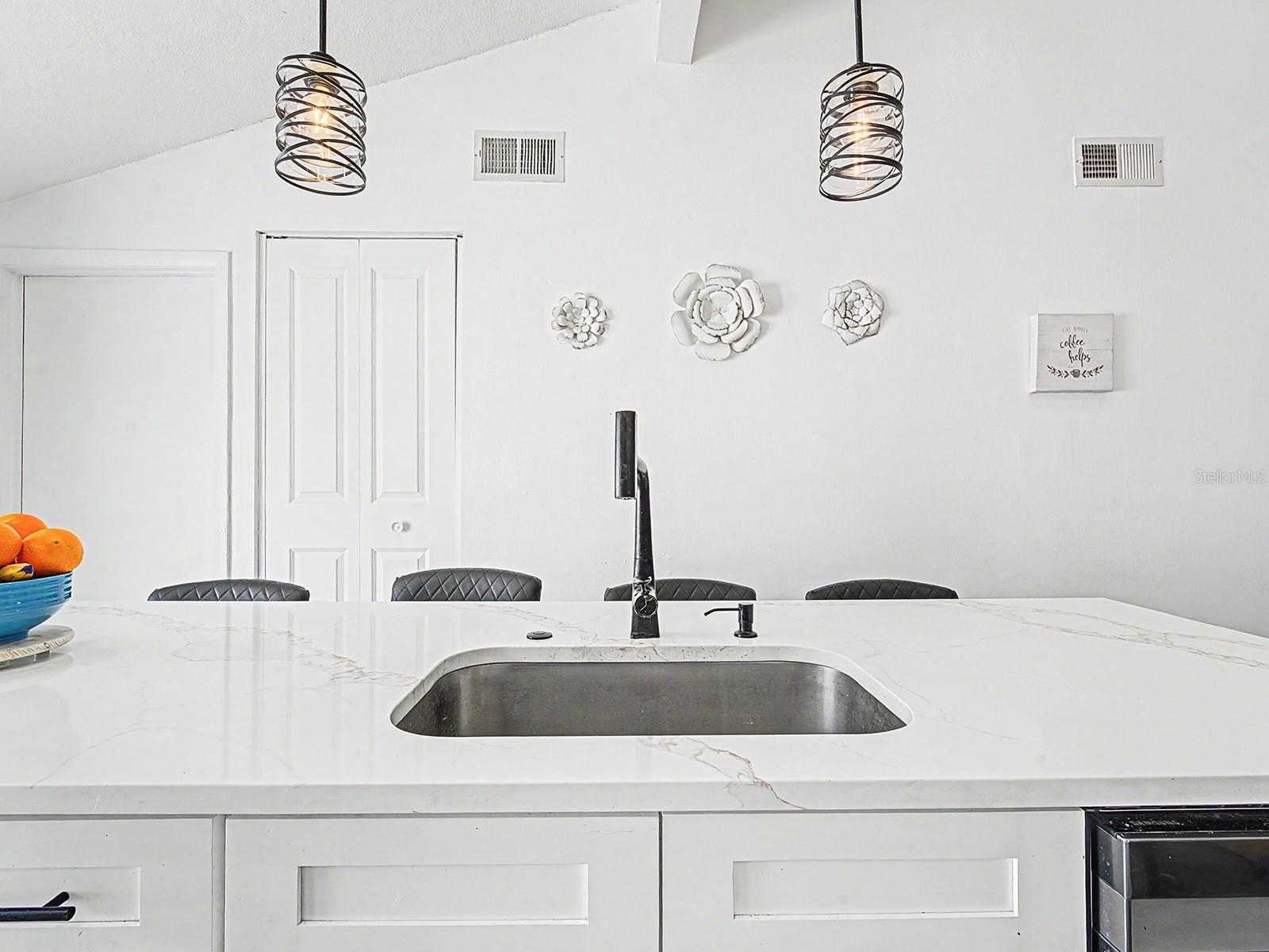 8304 DASA PL, TAMPA, FL, 33615