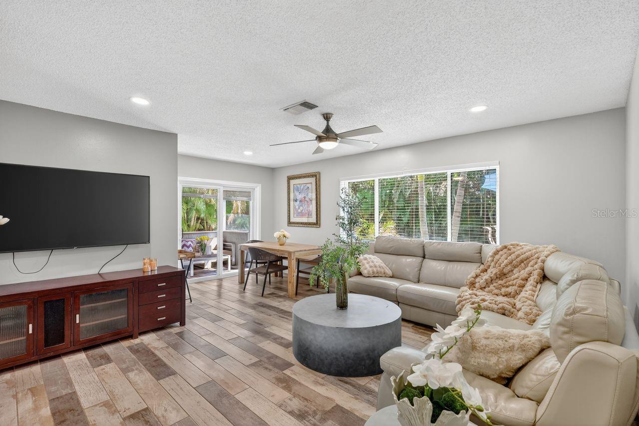 1884 SOUTHPOINTE DR, SARASOTA, FL, 34231