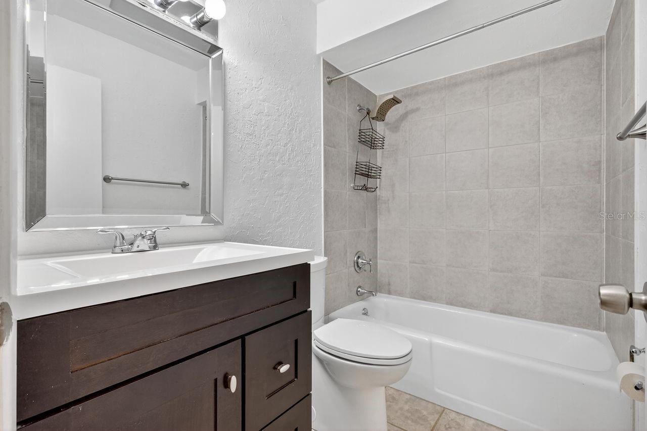 1884 SOUTHPOINTE DR, SARASOTA, FL, 34231