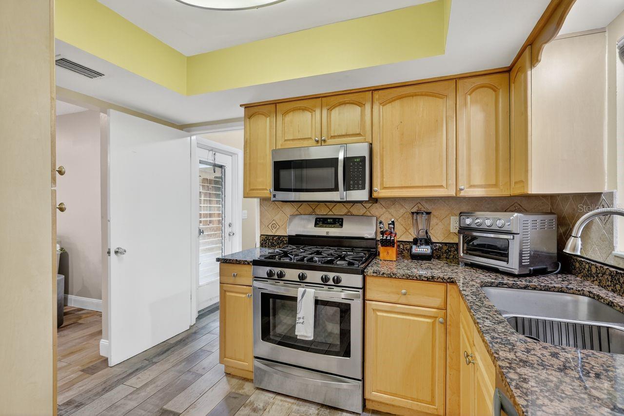 1884 SOUTHPOINTE DR, SARASOTA, FL, 34231