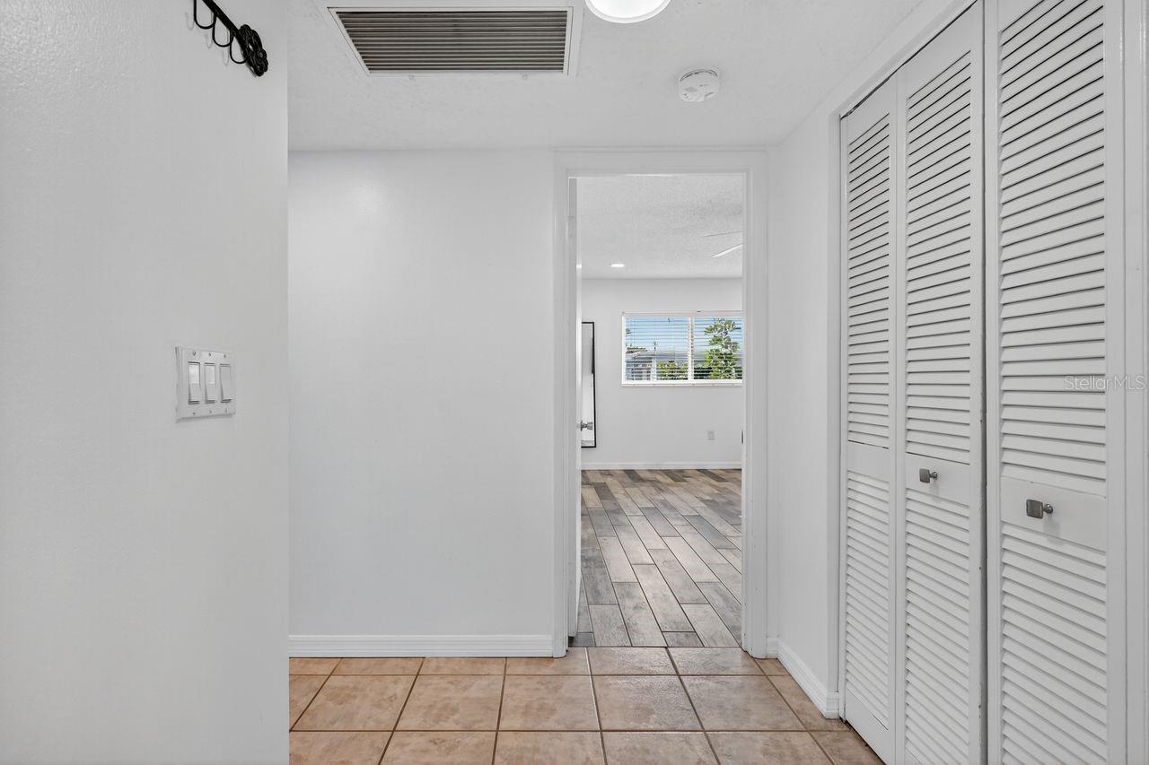 1884 SOUTHPOINTE DR, SARASOTA, FL, 34231