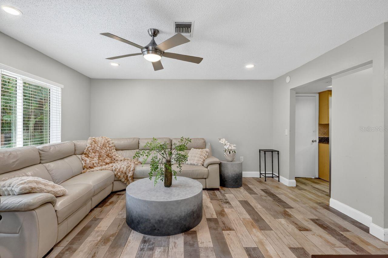 1884 SOUTHPOINTE DR, SARASOTA, FL, 34231