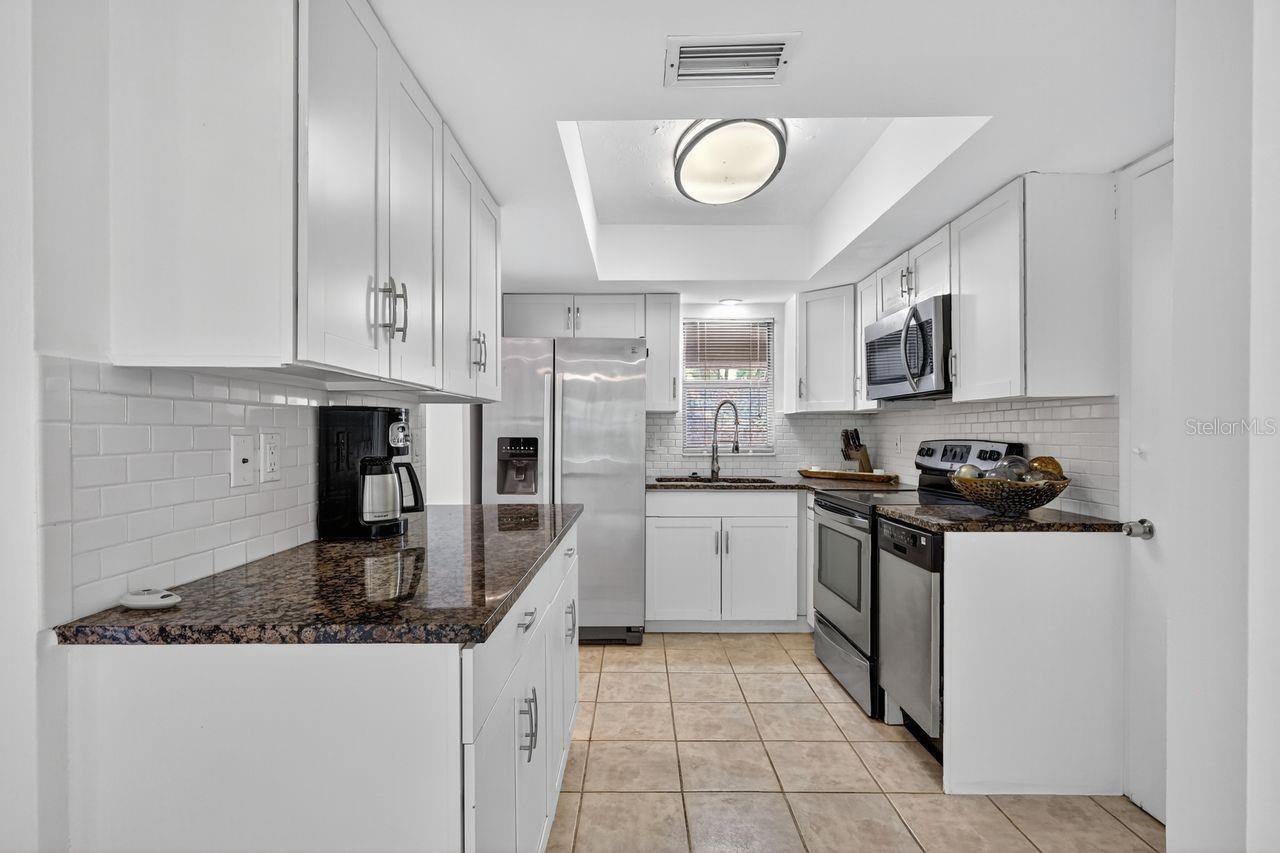 1884 SOUTHPOINTE DR, SARASOTA, FL, 34231