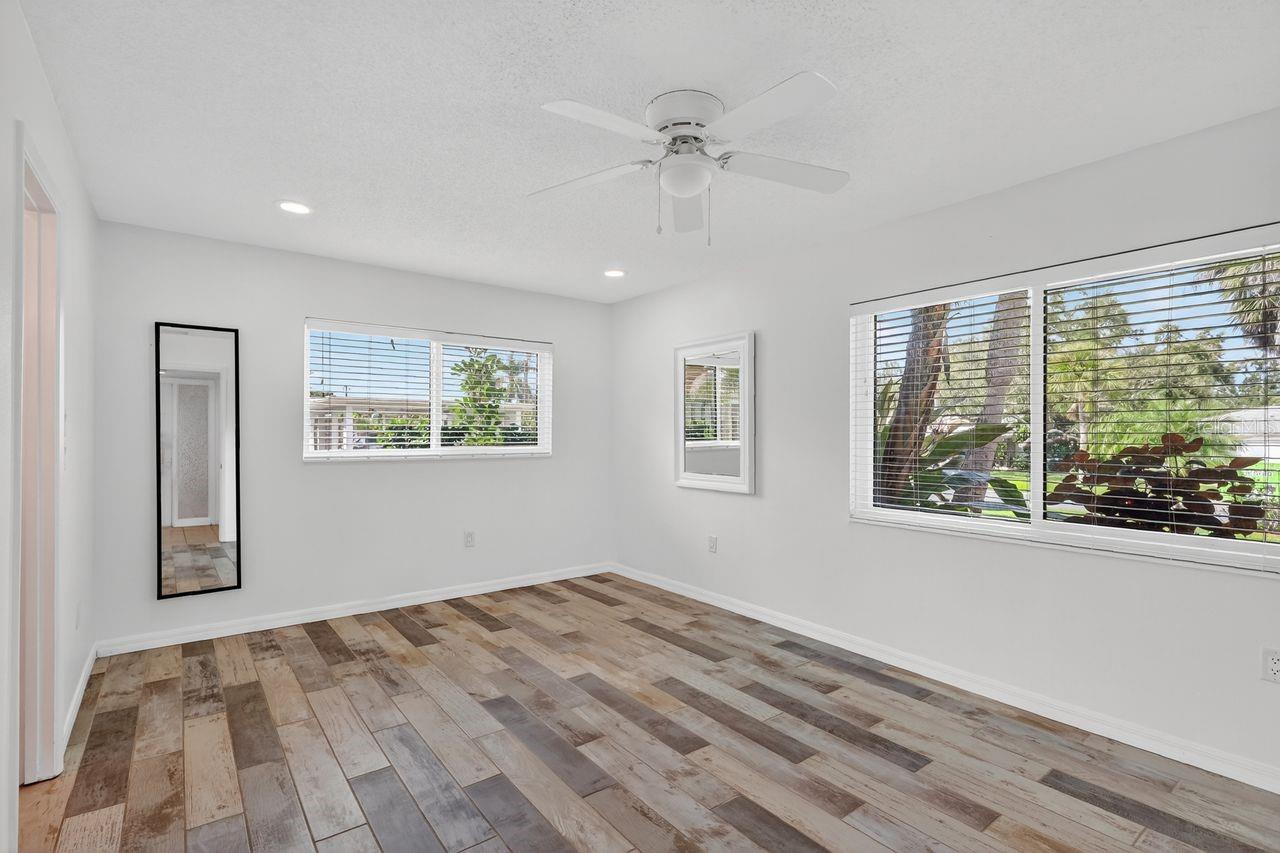 1884 SOUTHPOINTE DR, SARASOTA, FL, 34231