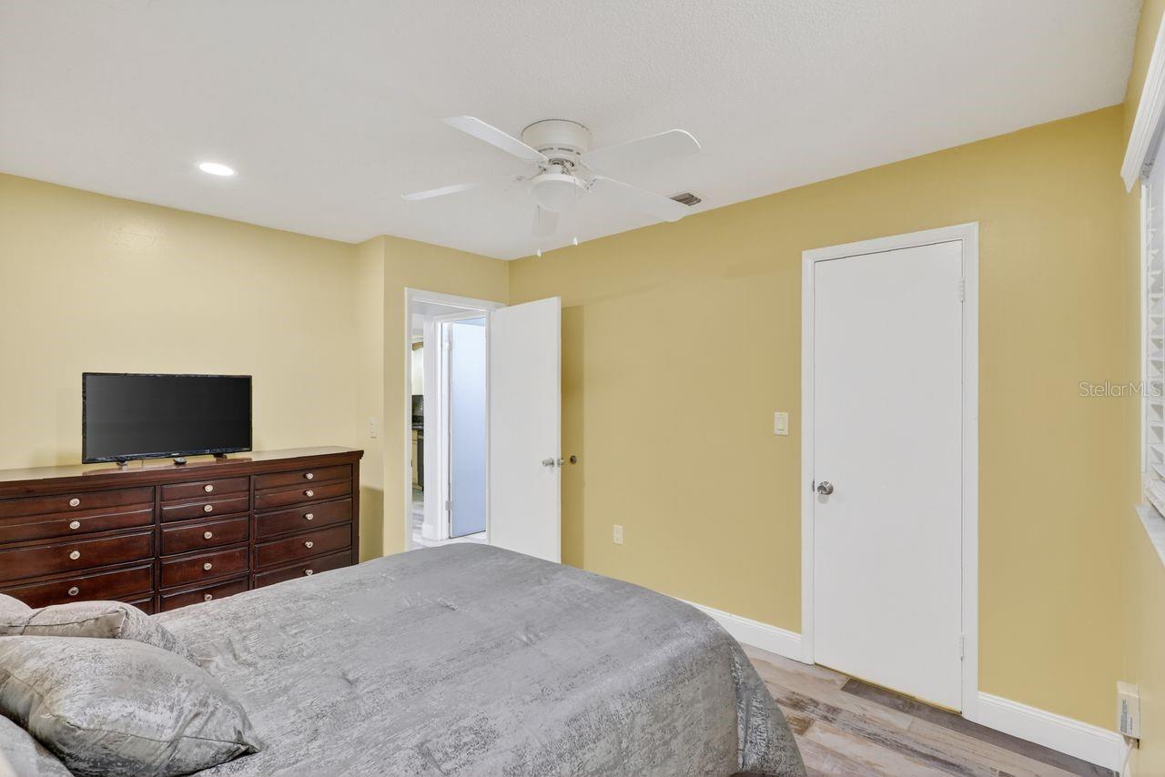 1884 SOUTHPOINTE DR, SARASOTA, FL, 34231