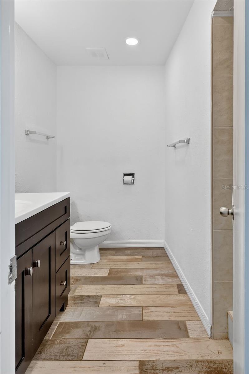 1884 SOUTHPOINTE DR, SARASOTA, FL, 34231