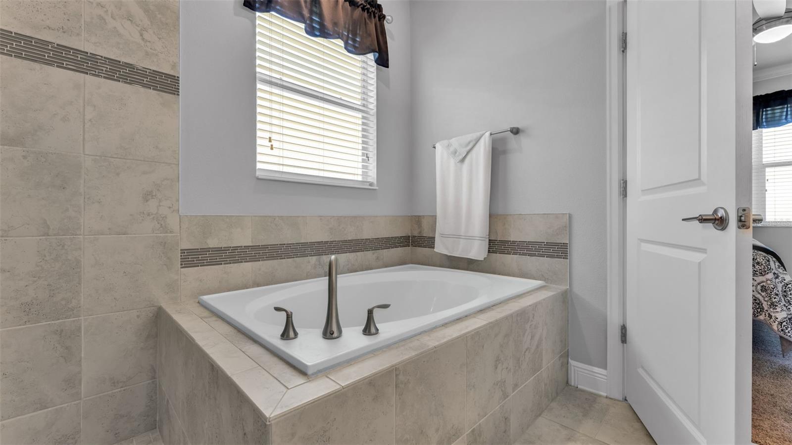 3890 BEDFORD AVE, WINTER HAVEN, FL, 33884