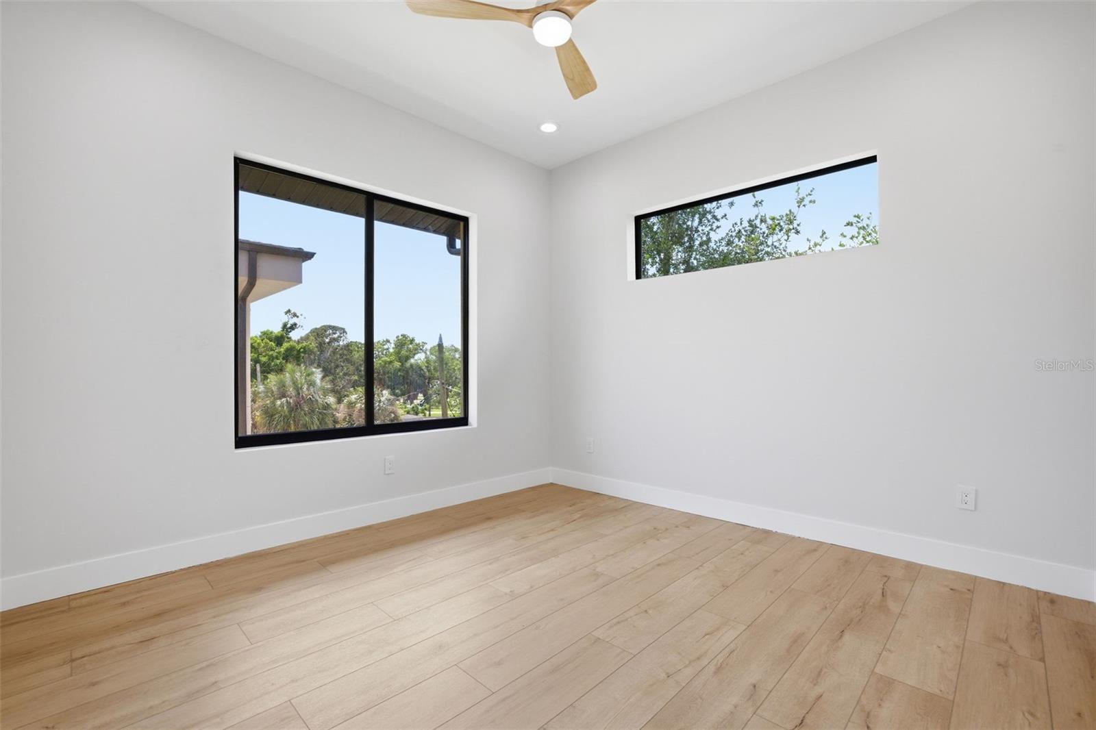 1943 SHORE ACRES BLVD NE, ST PETERSBURG, FL, 33703