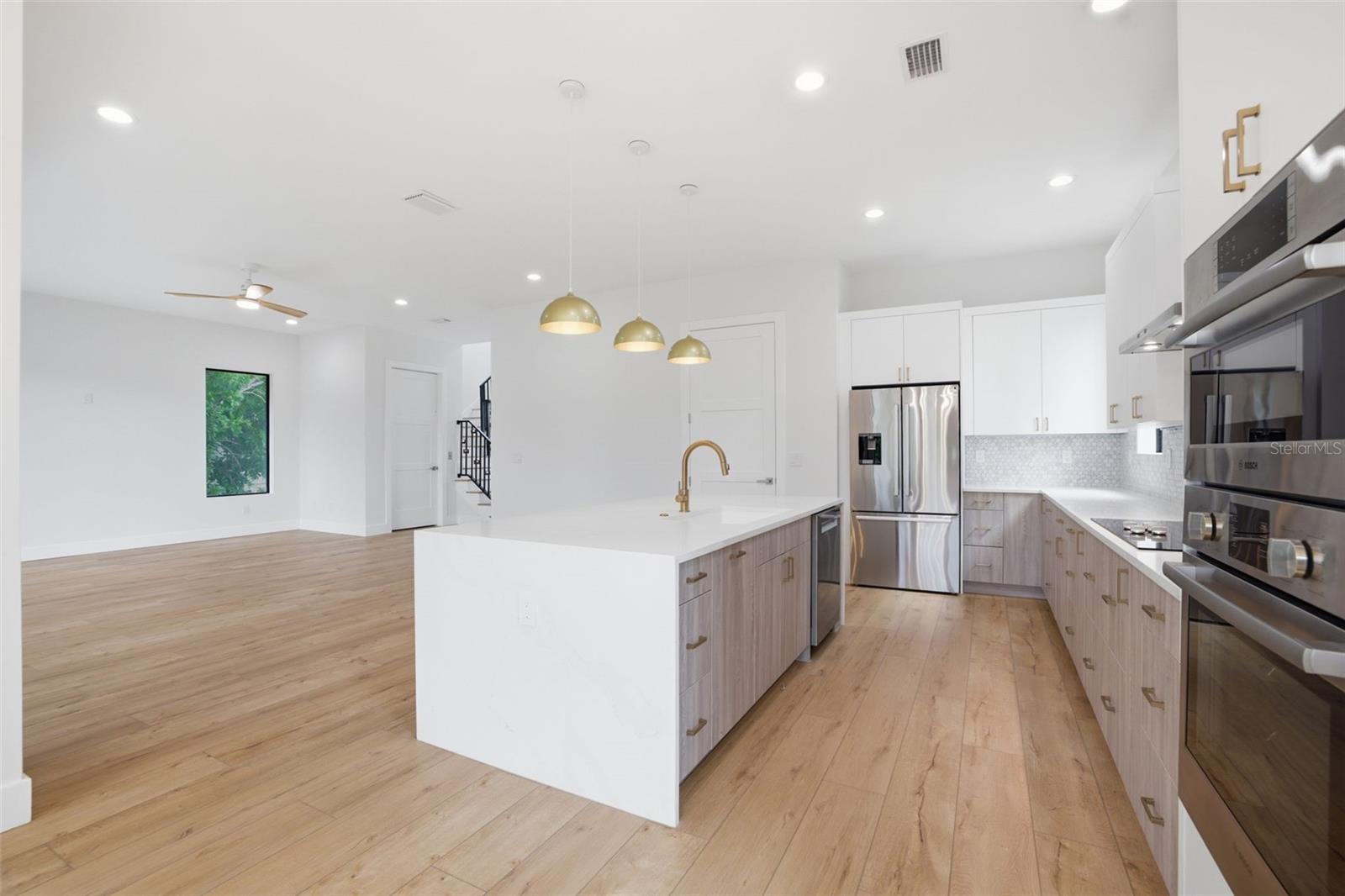 1943 SHORE ACRES BLVD NE, ST PETERSBURG, FL, 33703