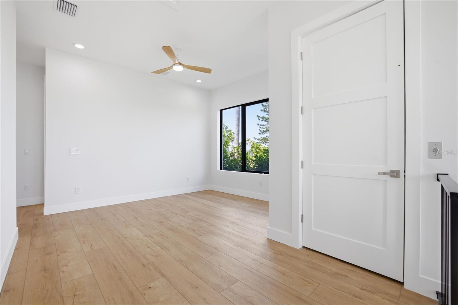 1943 SHORE ACRES BLVD NE, ST PETERSBURG, FL, 33703