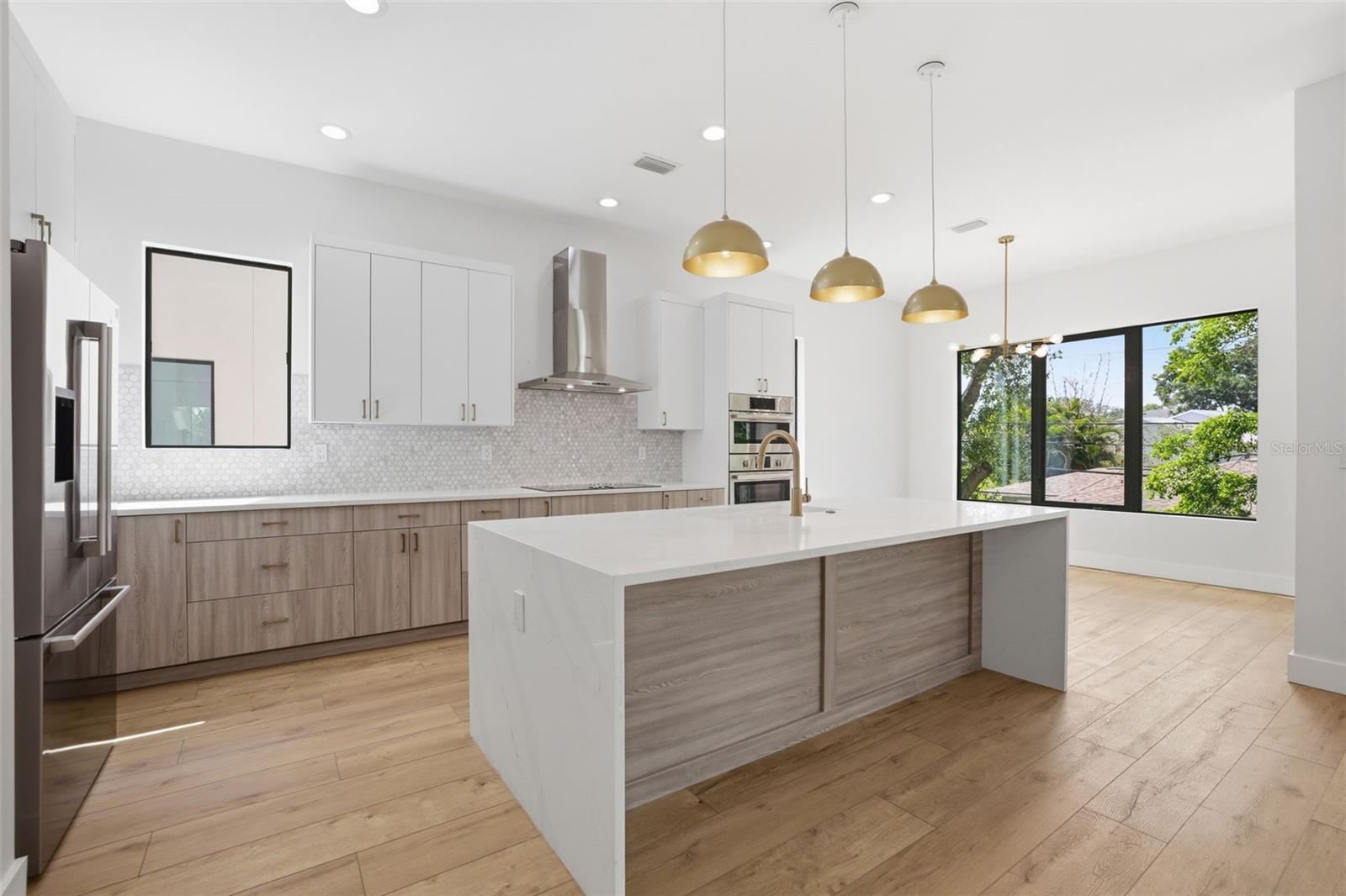 1943 SHORE ACRES BLVD NE, ST PETERSBURG, FL, 33703