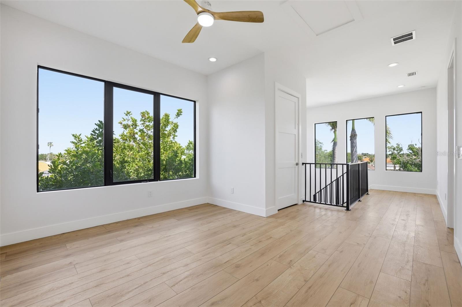 1943 SHORE ACRES BLVD NE, ST PETERSBURG, FL, 33703