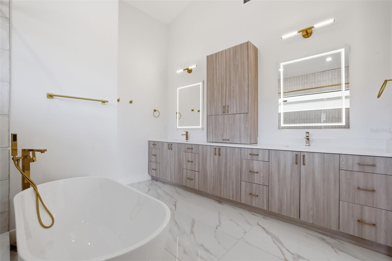 1943 SHORE ACRES BLVD NE, ST PETERSBURG, FL, 33703