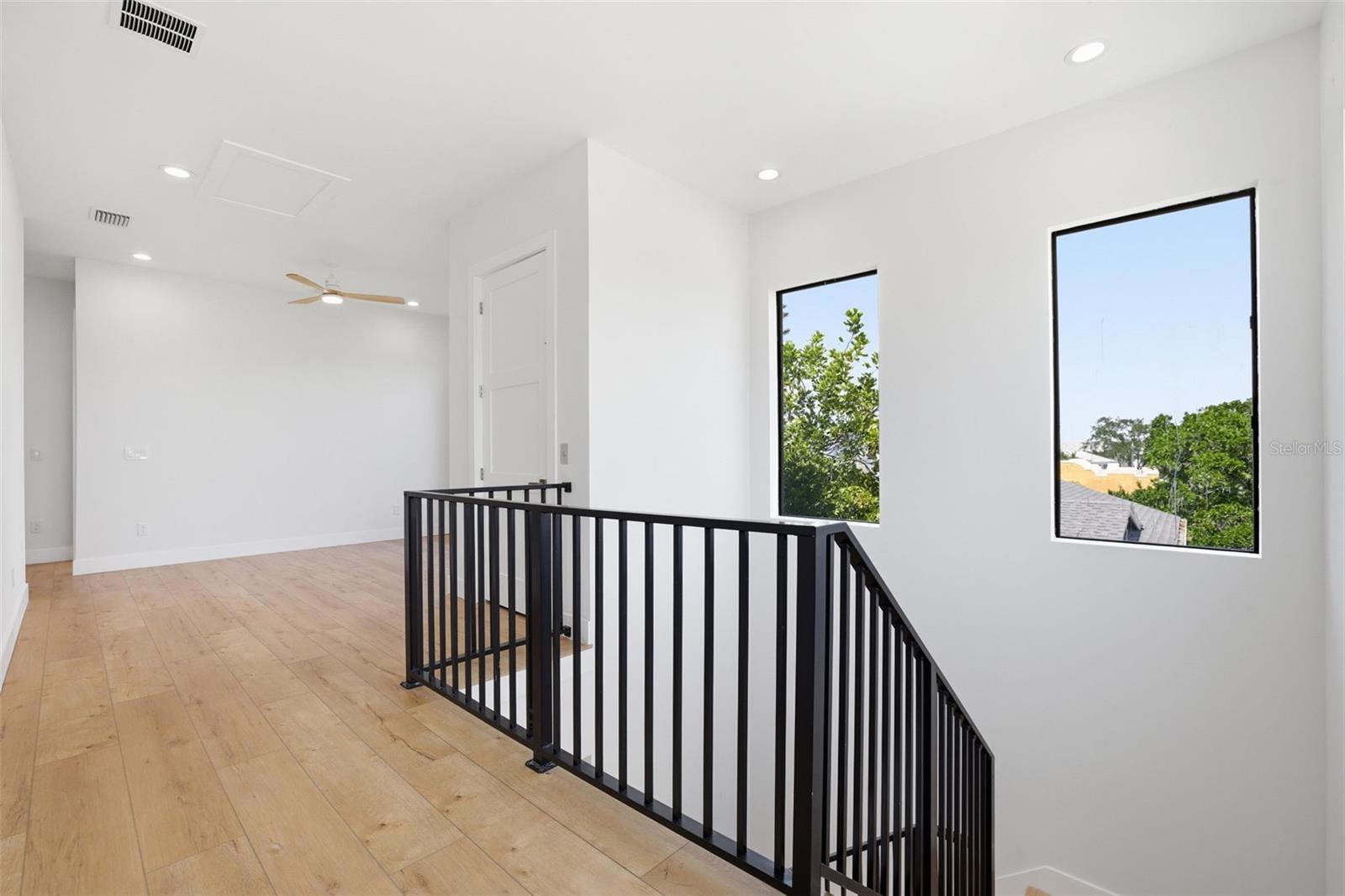 1943 SHORE ACRES BLVD NE, ST PETERSBURG, FL, 33703