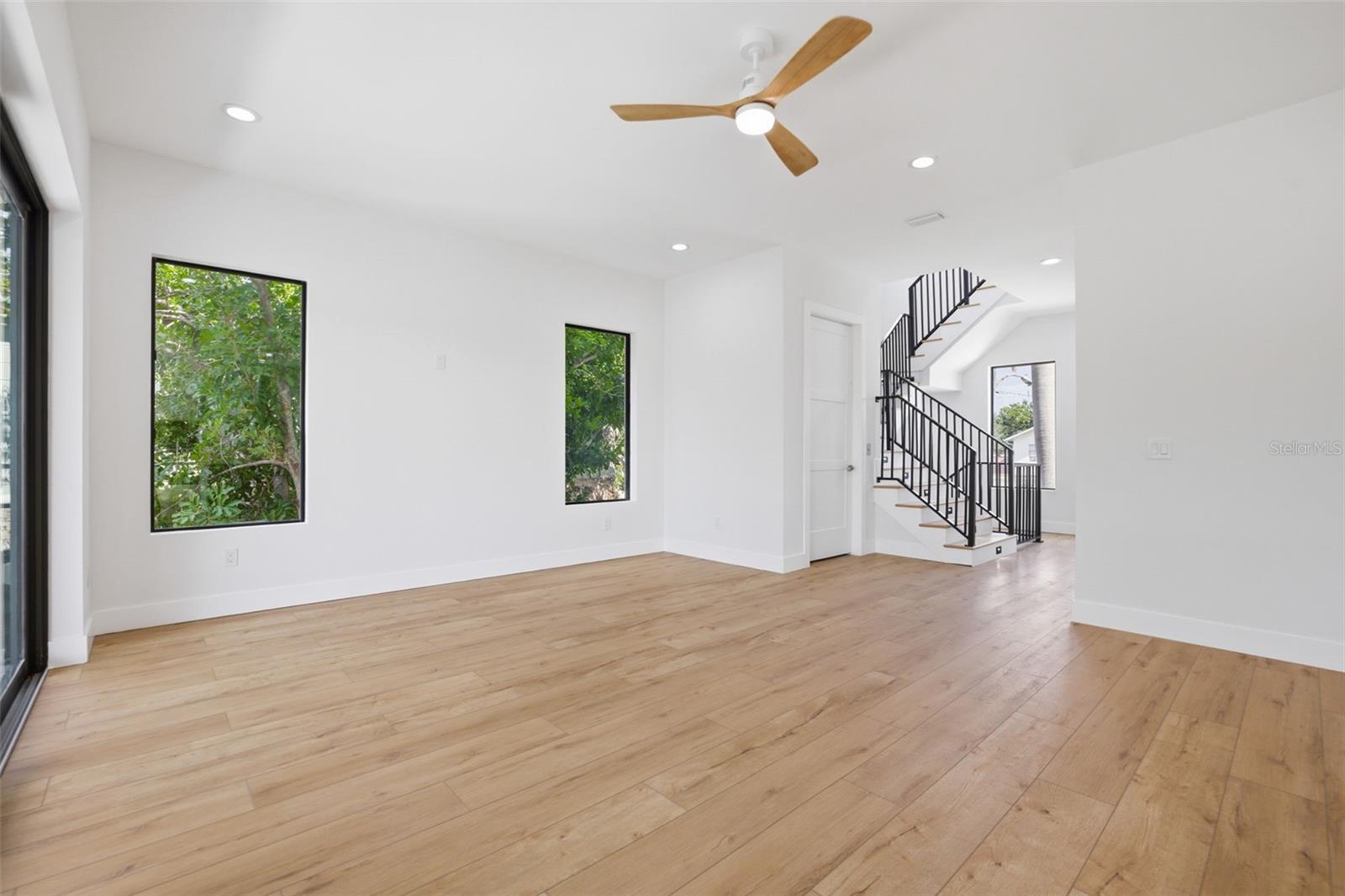 1943 SHORE ACRES BLVD NE, ST PETERSBURG, FL, 33703