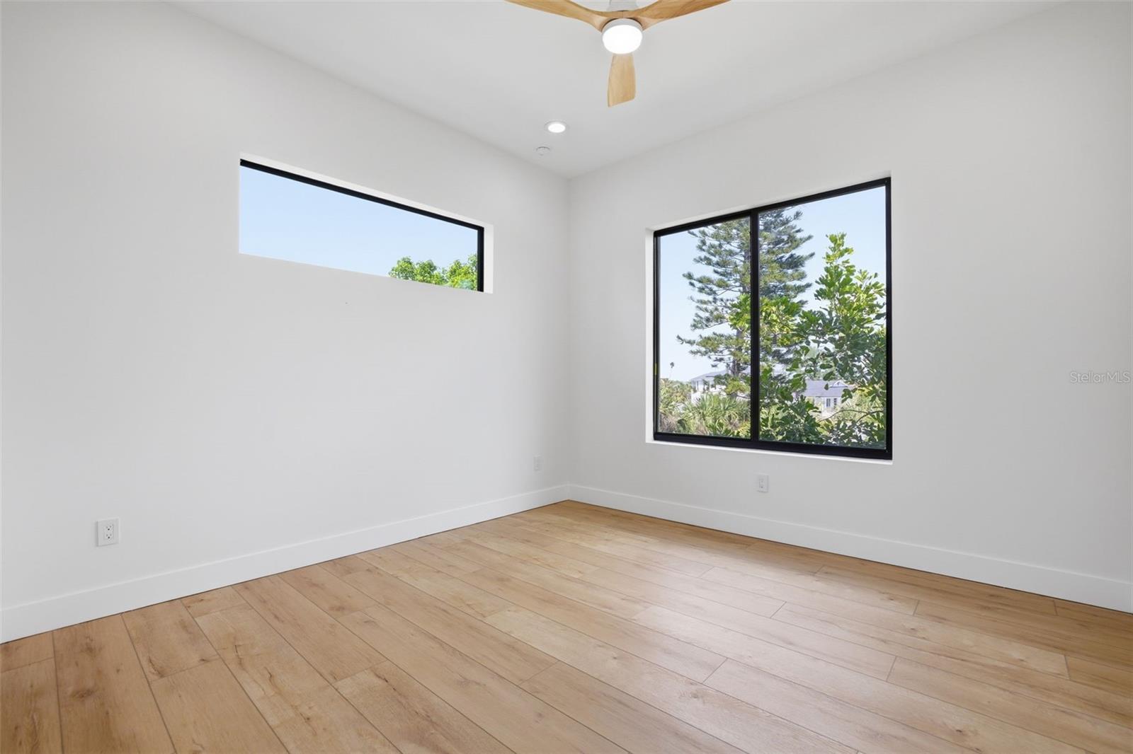 1943 SHORE ACRES BLVD NE, ST PETERSBURG, FL, 33703