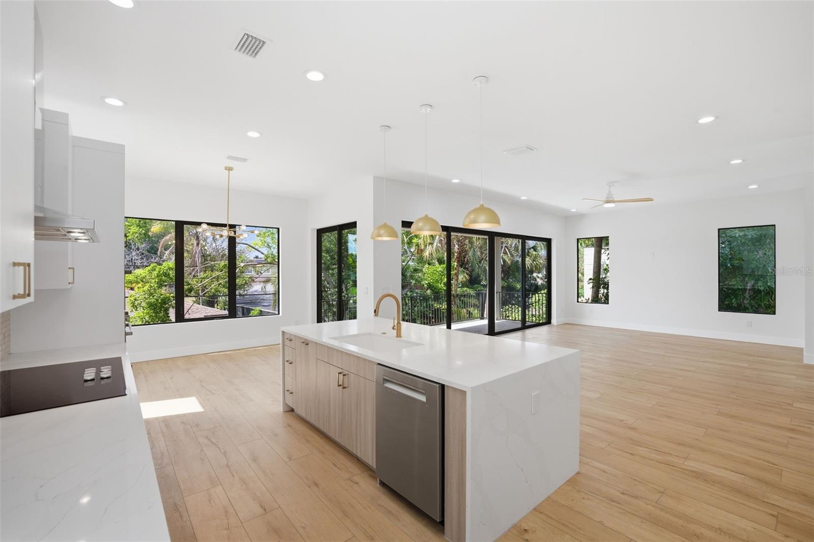 1943 SHORE ACRES BLVD NE, ST PETERSBURG, FL, 33703