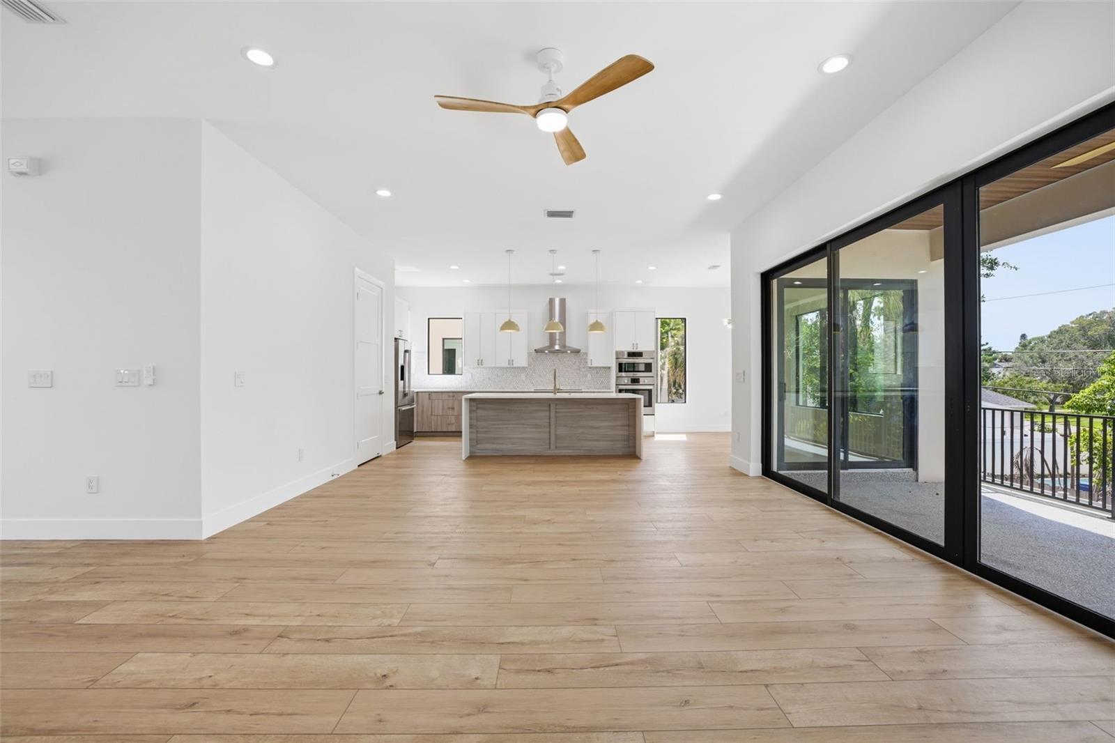 1943 SHORE ACRES BLVD NE, ST PETERSBURG, FL, 33703