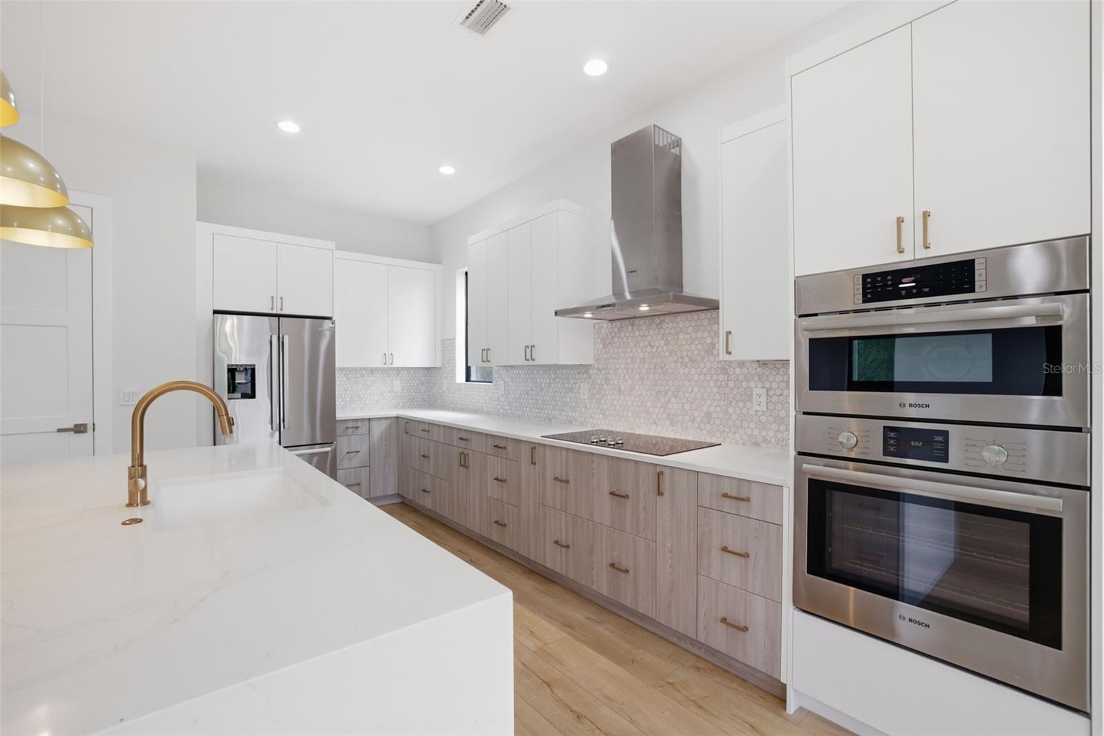 1943 SHORE ACRES BLVD NE, ST PETERSBURG, FL, 33703