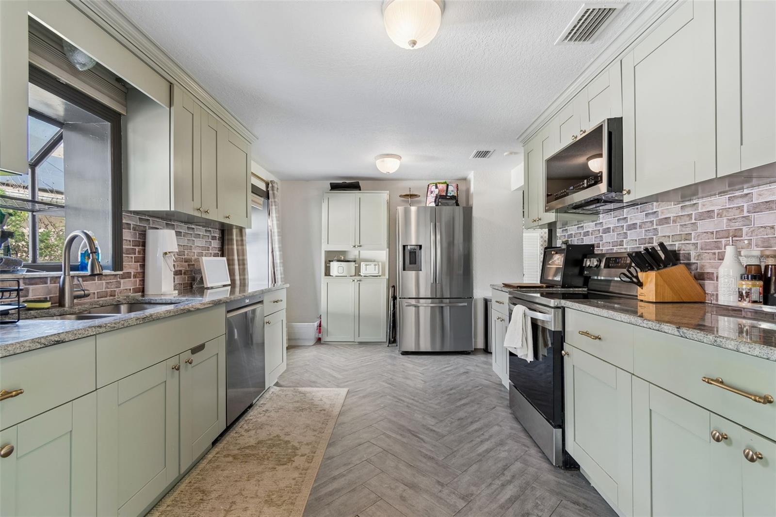 2301 W ELDRED DR, TAMPA, FL, 33603