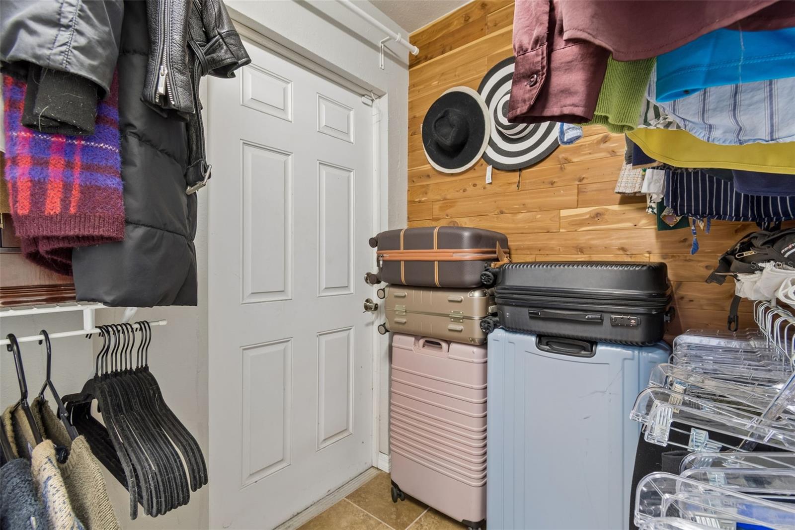 2301 W ELDRED DR, TAMPA, FL, 33603