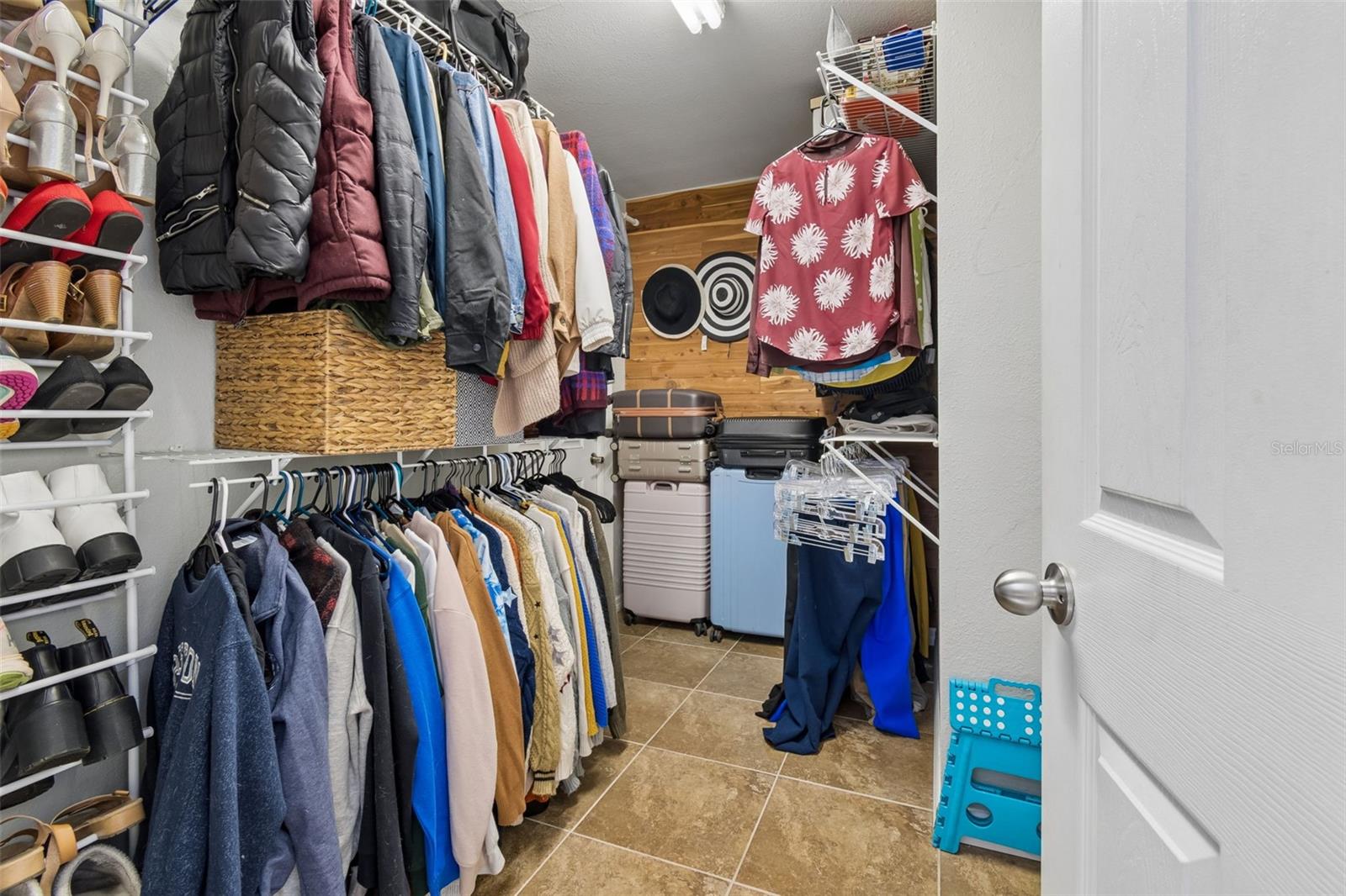 2301 W ELDRED DR, TAMPA, FL, 33603