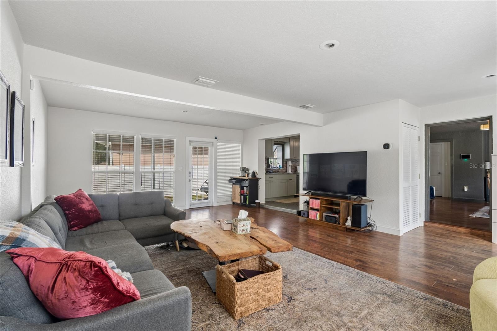 2301 W ELDRED DR, TAMPA, FL, 33603