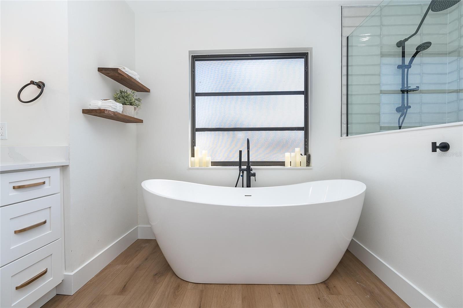 16 LEEWARD DR, PLACIDA, FL, 33946