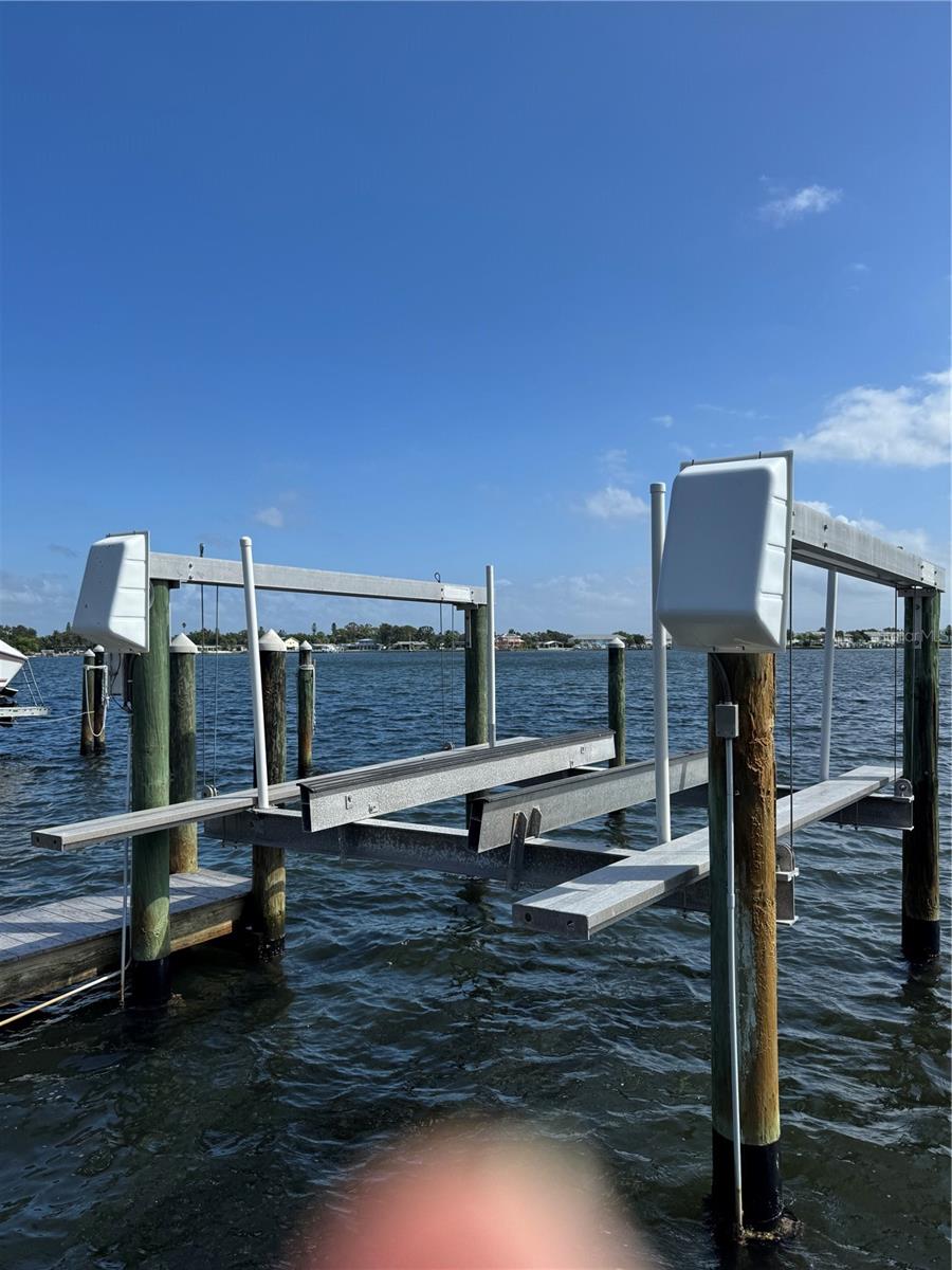 24 MANGROVE PT, ST PETERSBURG, FL, 33705