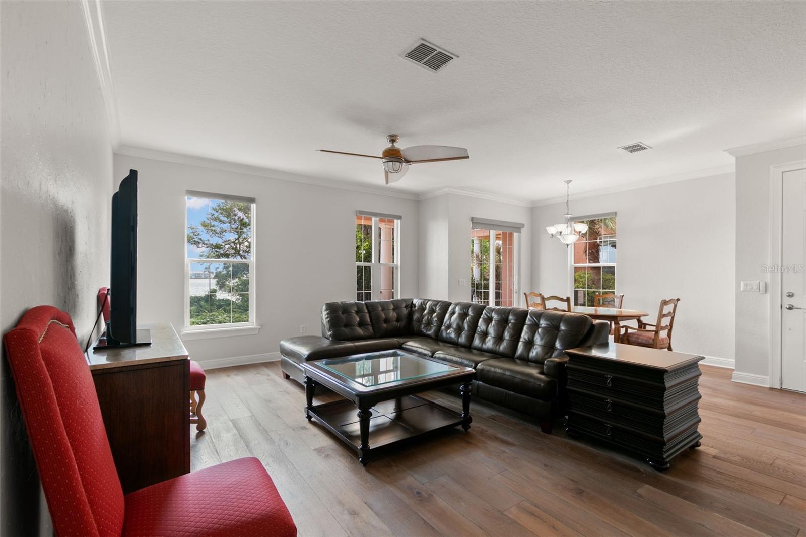 24 MANGROVE PT, ST PETERSBURG, FL, 33705