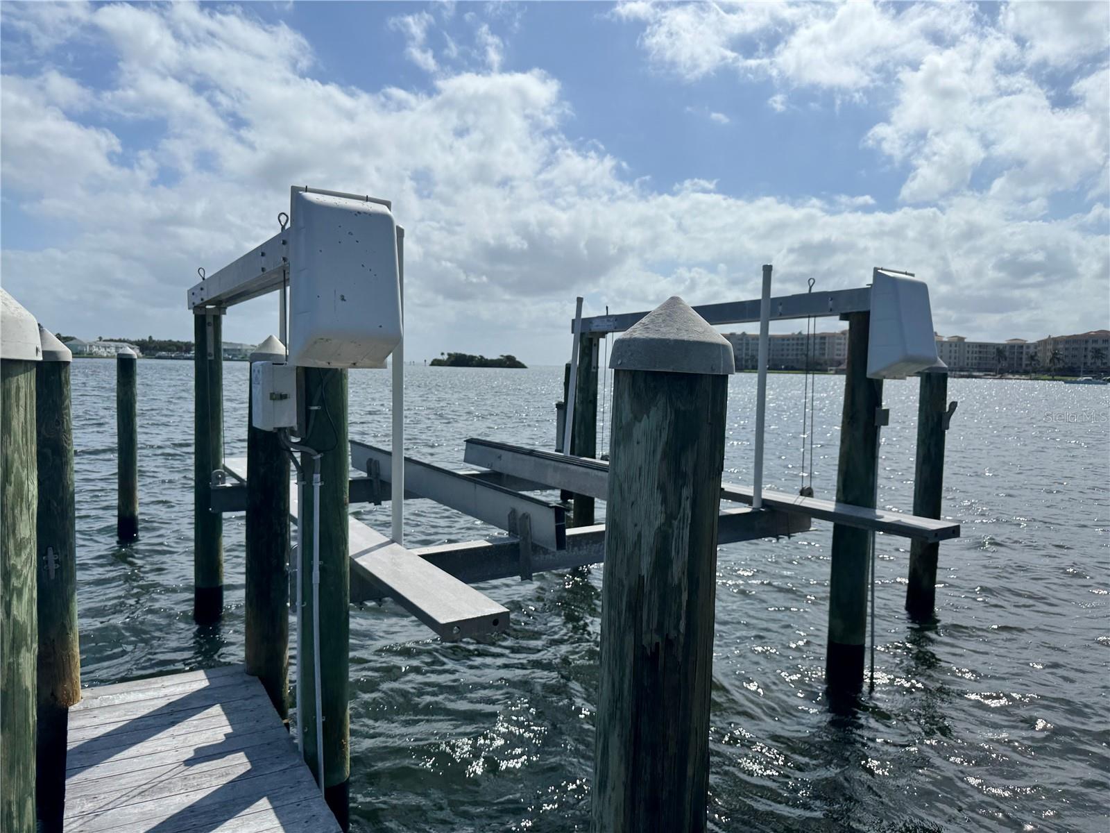 24 MANGROVE PT, ST PETERSBURG, FL, 33705