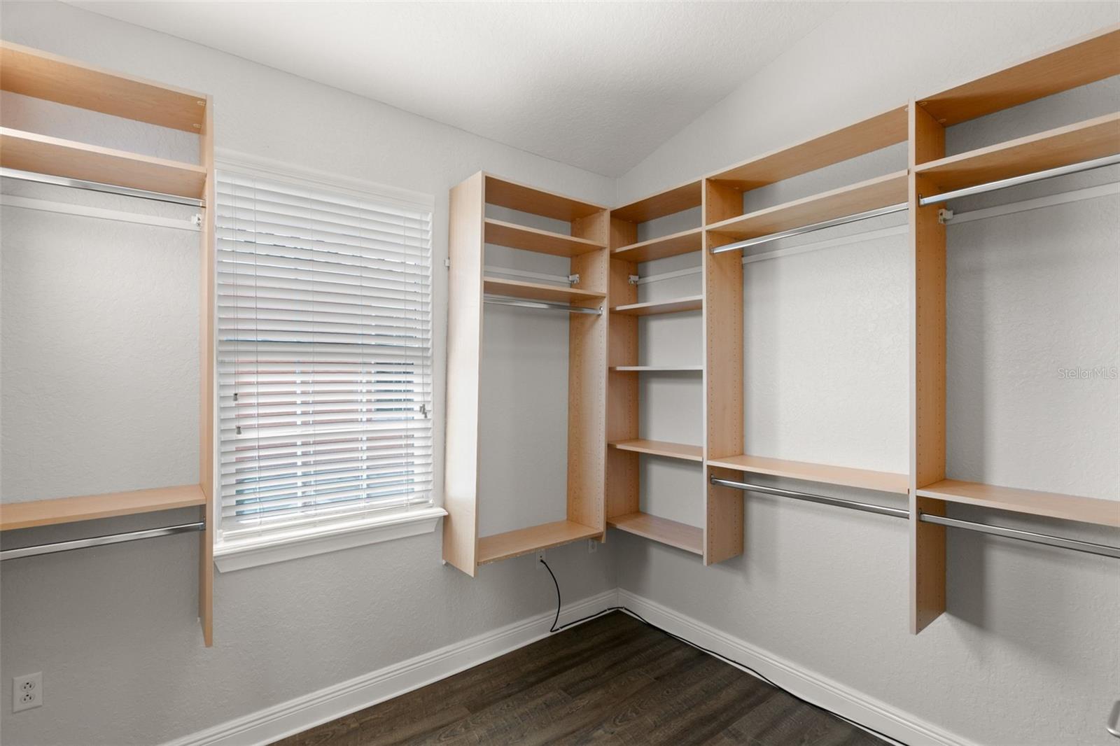 24 MANGROVE PT, ST PETERSBURG, FL, 33705