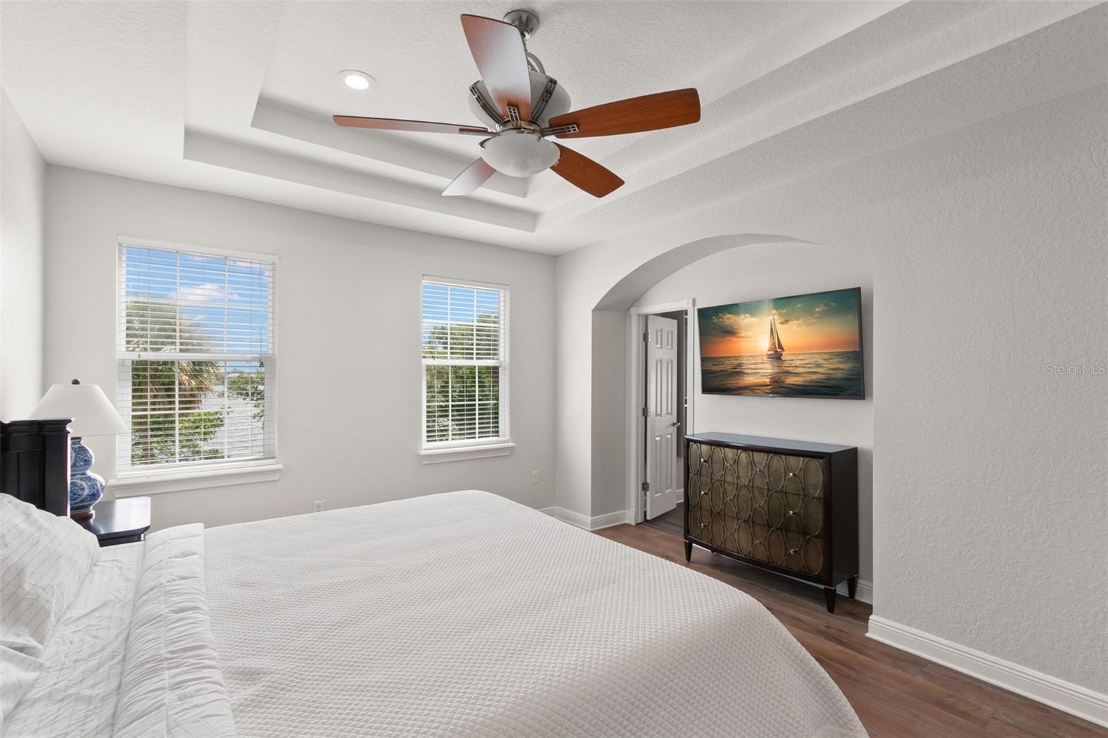 24 MANGROVE PT, ST PETERSBURG, FL, 33705