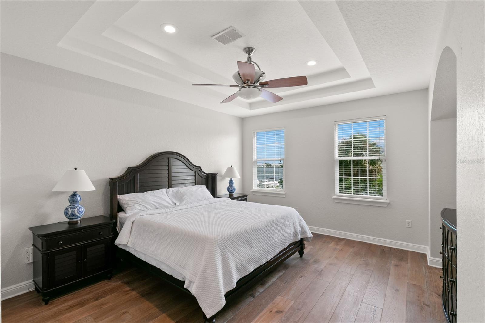 24 MANGROVE PT, ST PETERSBURG, FL, 33705